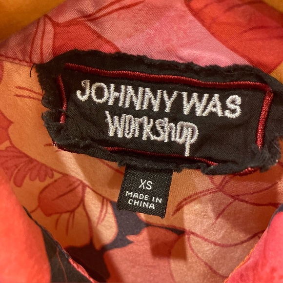 Johnny Was “Becca” button down blouse. 100% silk. Colorful floral print. Size XS - Picture 6 of 9